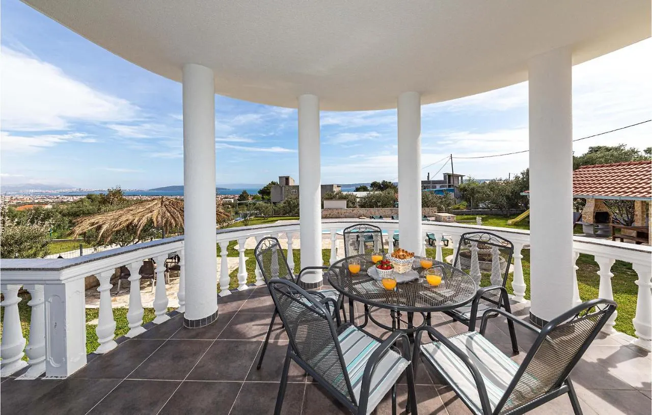 8 Bedroom Lovely Home In Kastel Novi Kastela Holiday home