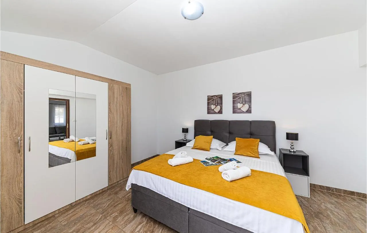 8 Bedroom Lovely Home In Kastel Novi Kastela Holiday home