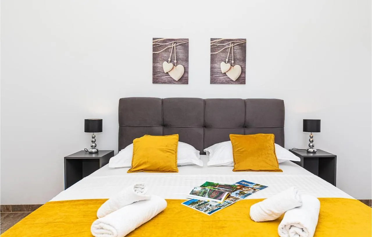Holiday home 8 Bedroom Lovely Home In Kastel Novi Kastela