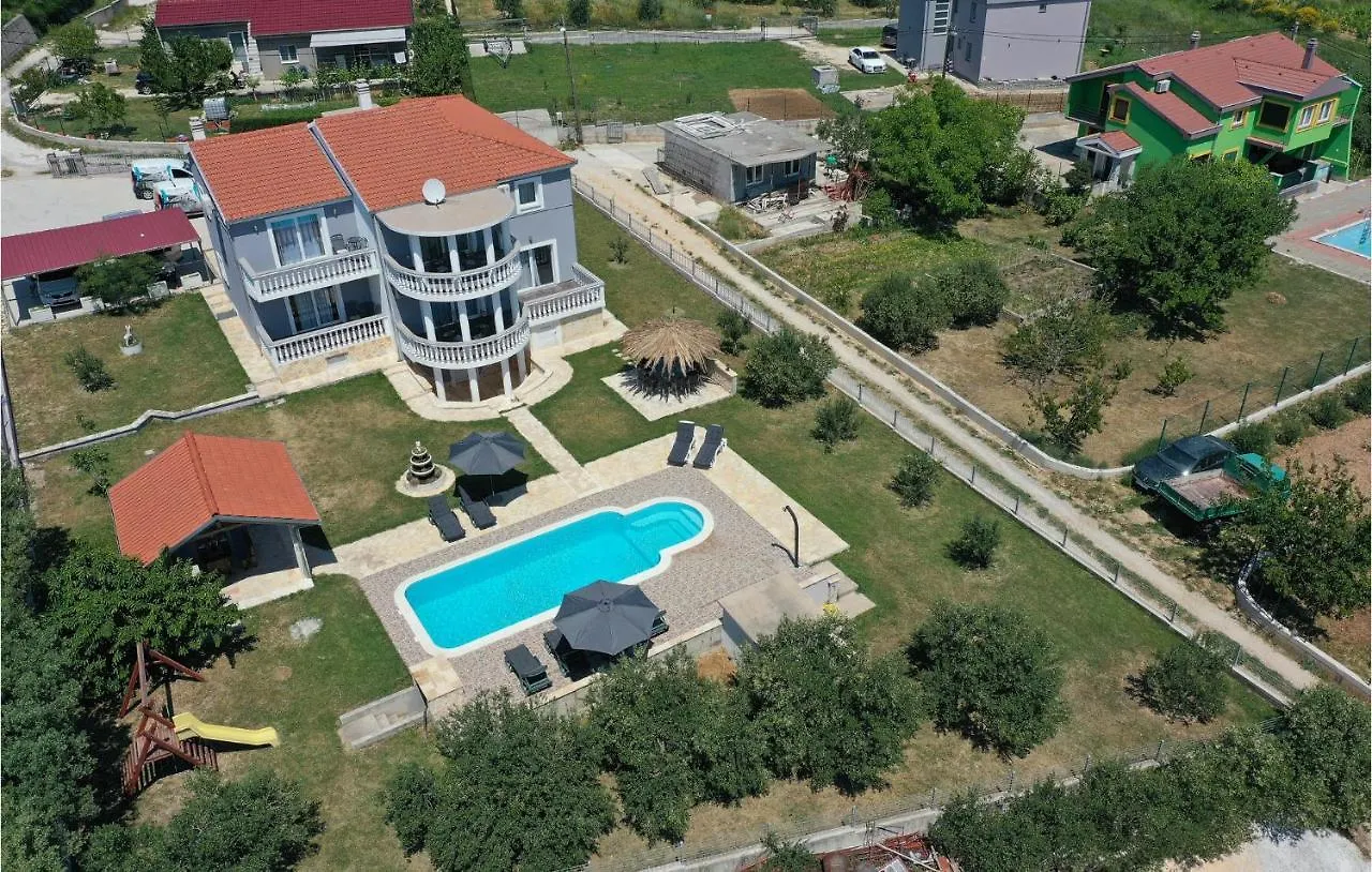 8 Bedroom Lovely Home In Kastel Novi Kastela 0*,