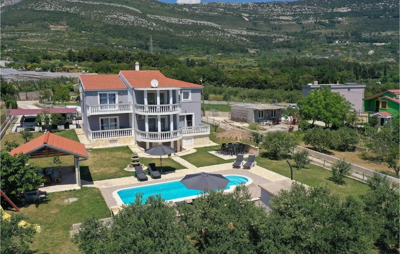 8 Bedroom Lovely Home In Kastel Novi Kastela Holiday home