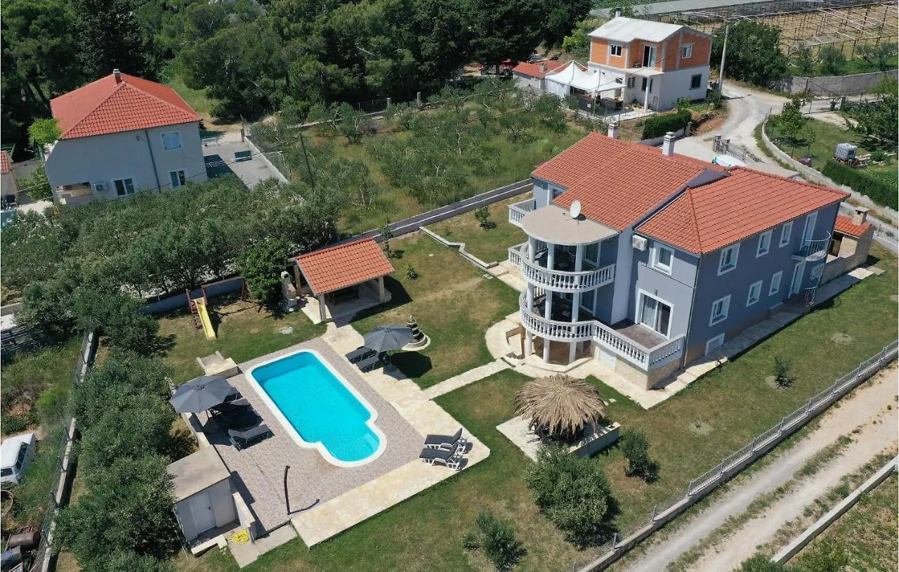 Holiday home 8 Bedroom Lovely Home In Kastel Novi Kastela