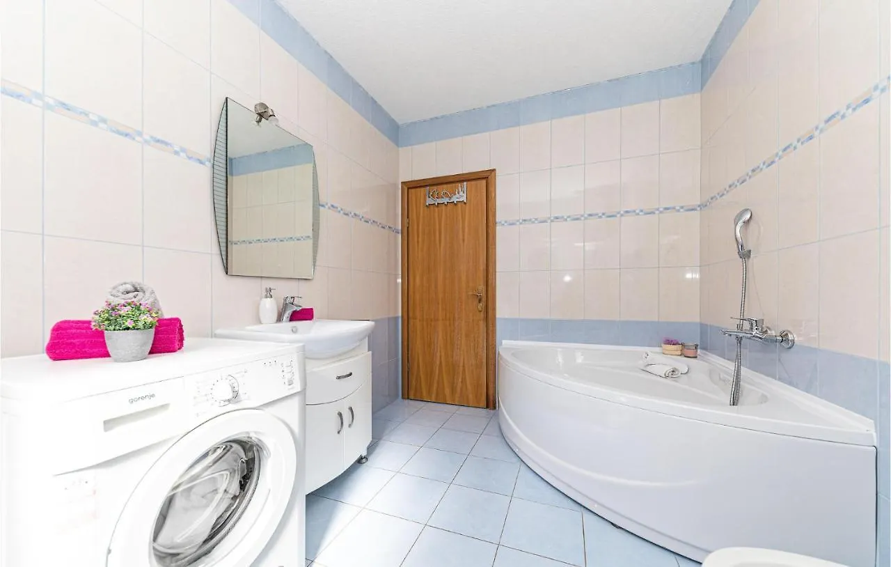 8 Bedroom Lovely Home In Kastel Novi Kastela Holiday home
