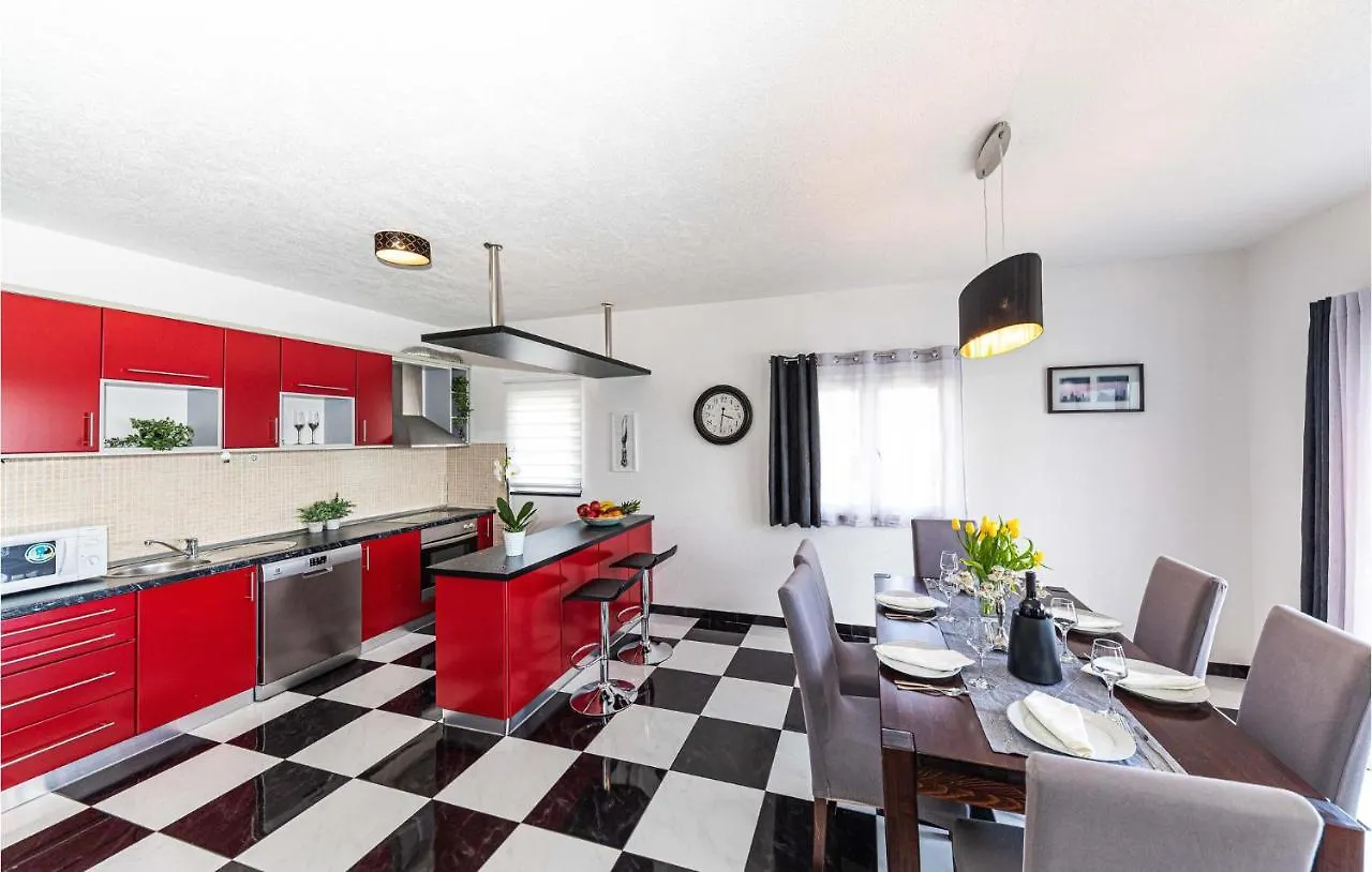 Holiday home 8 Bedroom Lovely Home In Kastel Novi Kastela