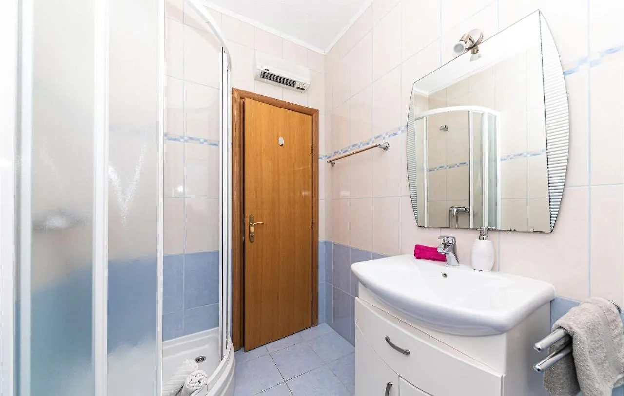 Holiday home 8 Bedroom Lovely Home In Kastel Novi Kastela