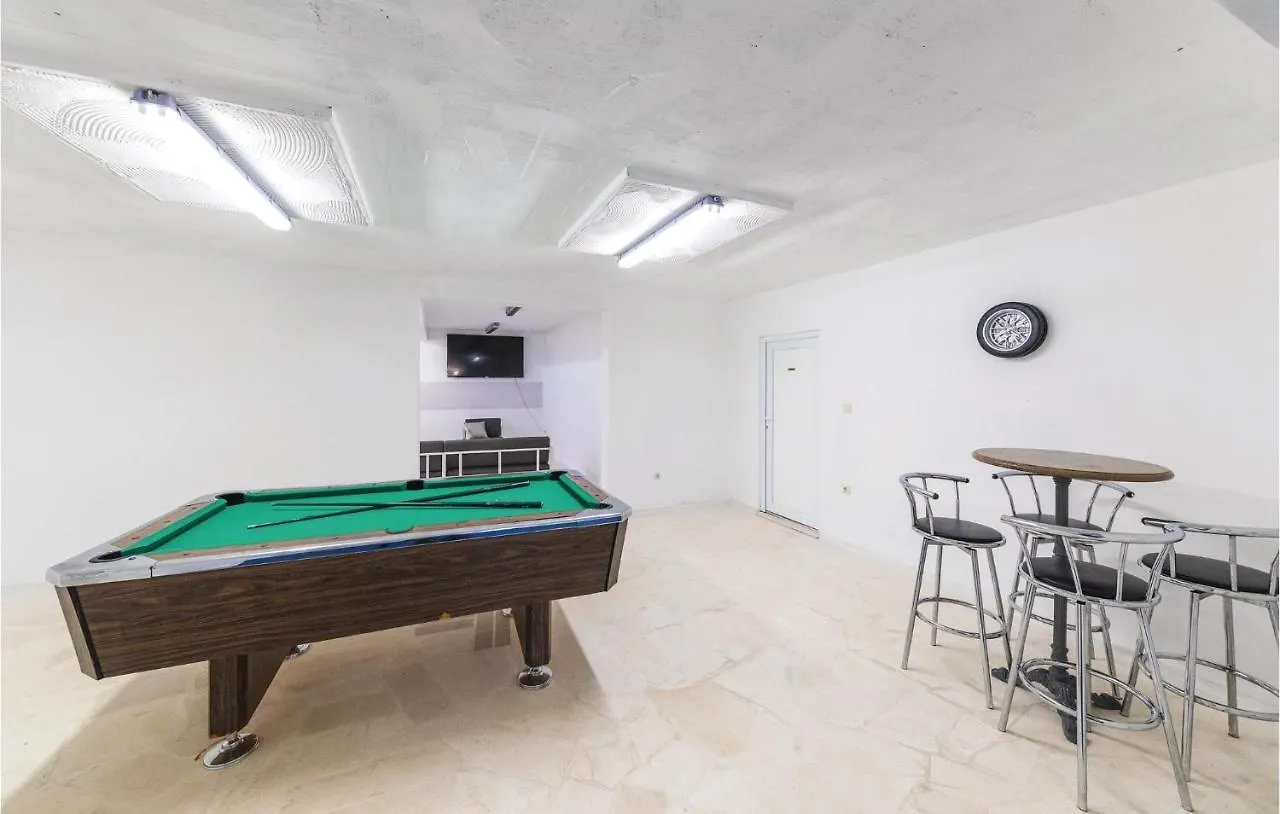 Holiday home 8 Bedroom Lovely Home In Kastel Novi Kastela