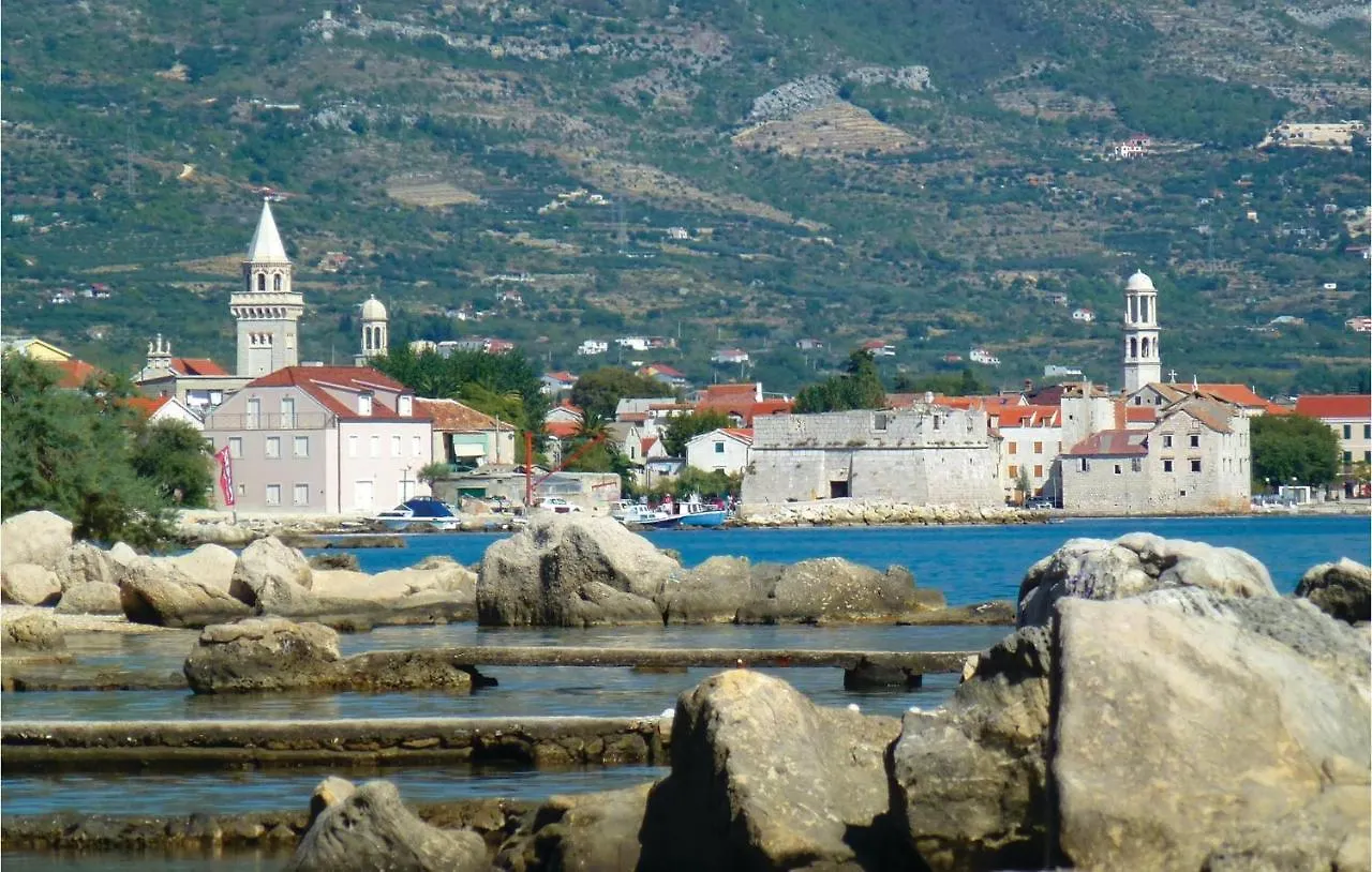 8 Bedroom Lovely Home In Kastel Novi Kastela Holiday home