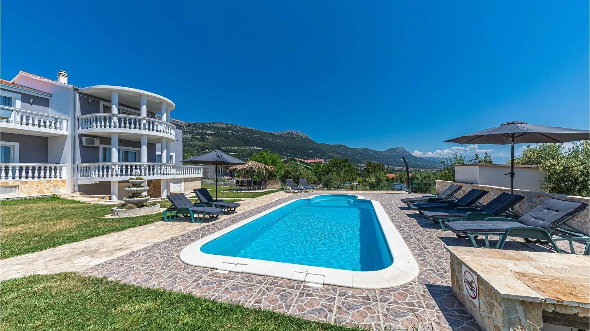 8 Bedroom Lovely Home In Kastel Novi Kastela Croatia