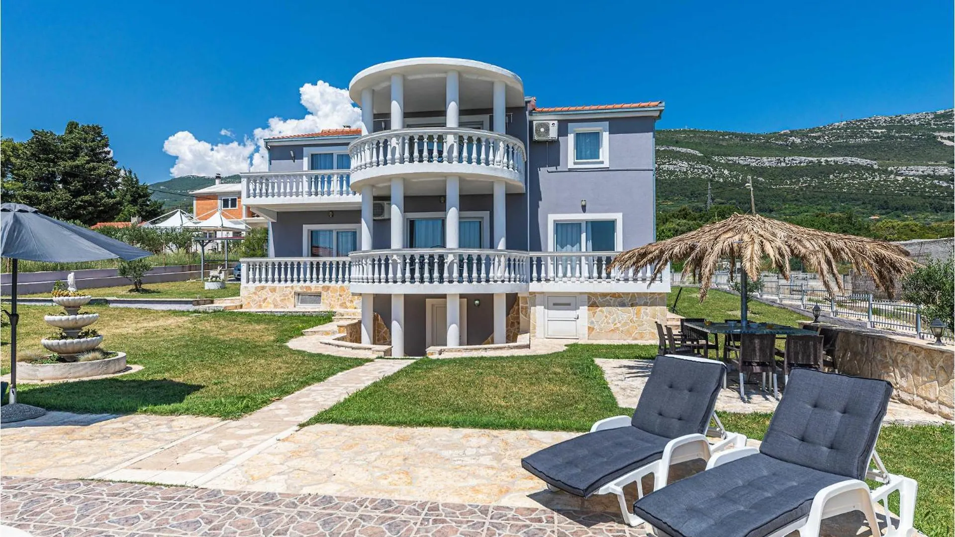Holiday home 8 Bedroom Lovely Home In Kastel Novi Kastela