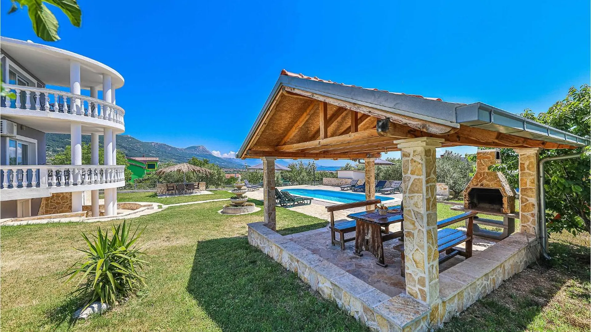 8 Bedroom Lovely Home In Kastel Novi Kastela