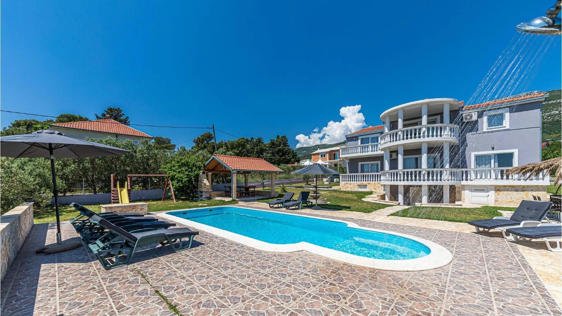 Holiday home 8 Bedroom Lovely Home In Kastel Novi Kastela